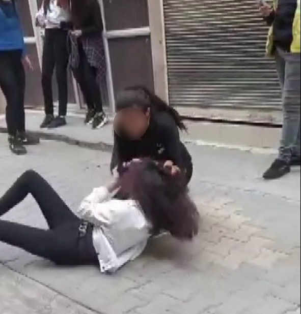 Hiç bir kızı dövdünüz mü canlar?