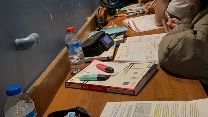 Ders çalışan var mı?