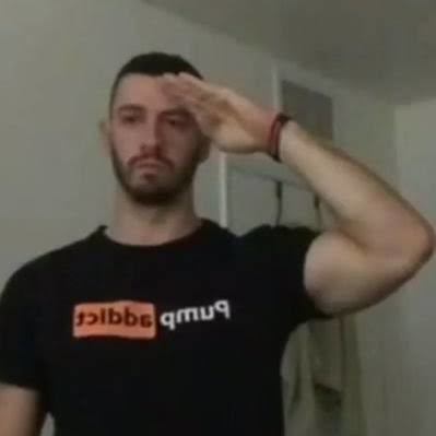 Her tayt giyen kız neden kendini spor hocası zannediyor?