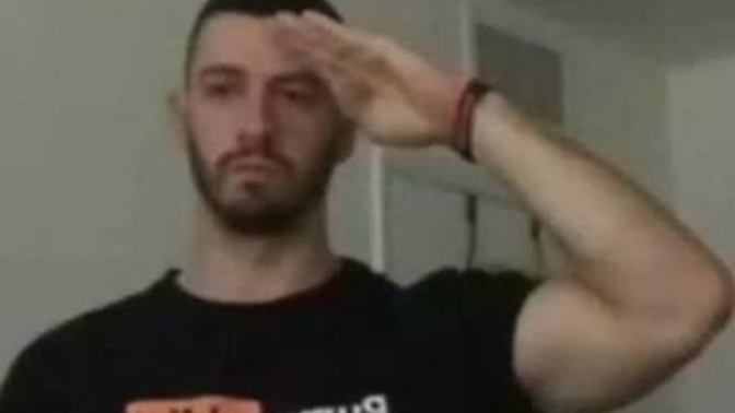 Her tayt giyen kız neden kendini spor hocası zannediyor?