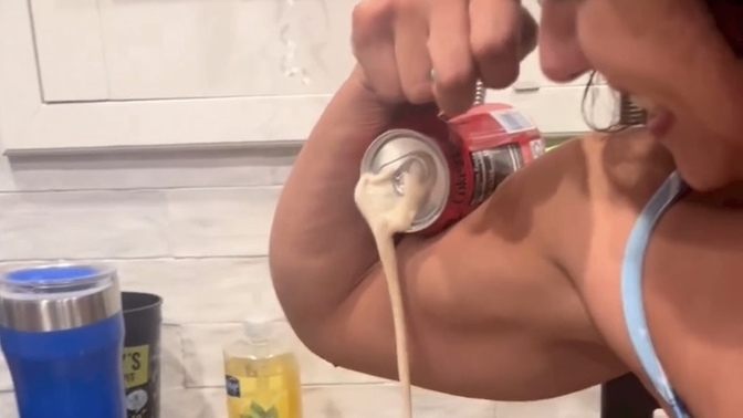 Sevgilim kol kasıyla kutu kolayı patlatıyor?