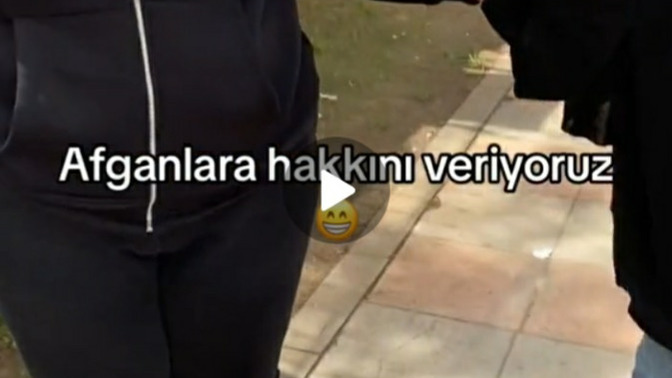 Suriye'li iki genç kıza zorbalık yapan bir kız "Afganlara hakkını veriyoruz" diye video paylaştı! Özdağ, eserinden mutlu mudur?