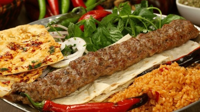 Dışarıda yemek fiyatları çok fazla yiyen veya söyleyen kaldı mı?