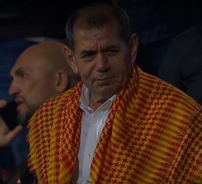 Fenerbahçe Süper kupa maçında sahayı terk etti Galatasaray kupa sevinci yaşadı, oynamayan maça sevinmek doğru mu?