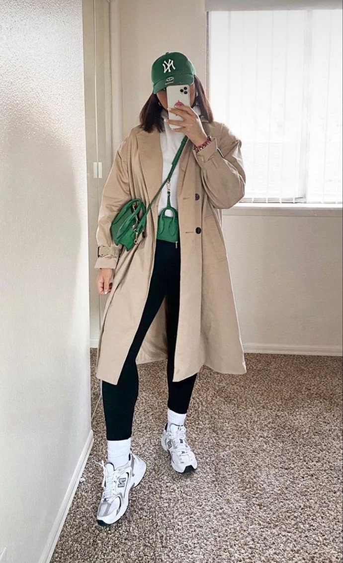 Kızlar, Beyaz Spor ayakkabıyı nasıl kombinlerdiniz?