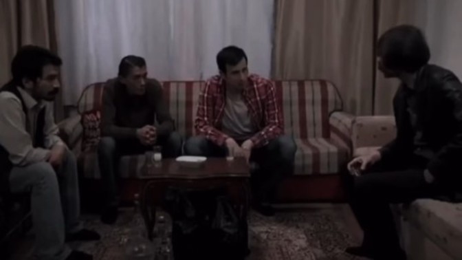 Behzat amir diyordu birini bütünüyle unutamazsın öyle pat diye unutamazsın. Öyle işte unutamıyorum?