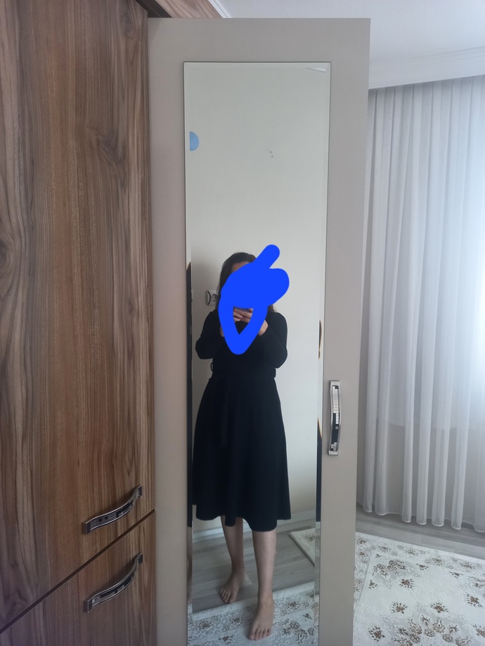 Elbisenin boyu kısa olduğu için kilotlu çorap giydim, sizce kötü mü olmuş?