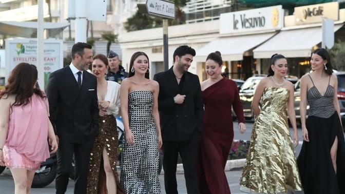 Kızılcık Şerbeti mi yoksa Friends mi?