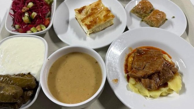 İBB yurdunda çıkan yemek buymuş, ne düşünüyorsunuz?