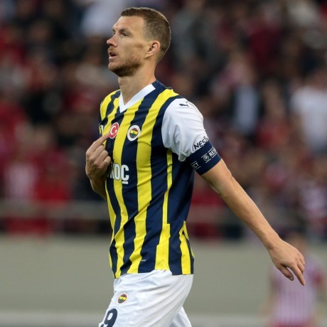 Temsilcimiz Fenerbahçe, 3-0 geriye düştüğü maçta Olympiacos deplasmanından 3-2lik sonuçla ayrılıyor Sizce turu gecermi?