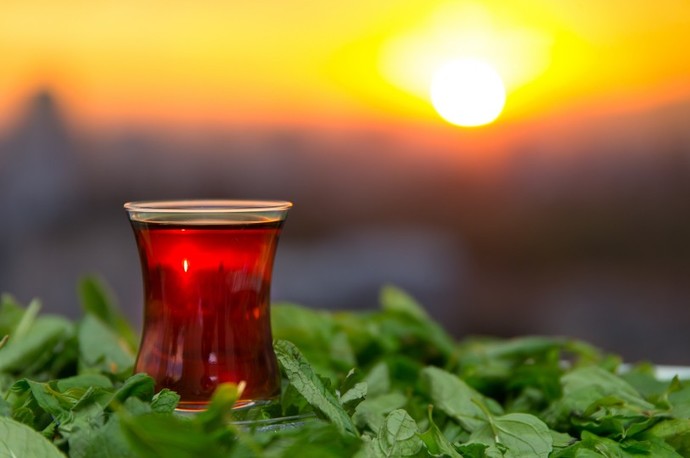 Çayı şekerli mi içiyorsunuz şekersiz mi içiyorsunuz?