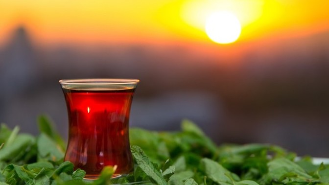 Çayı şekerli mi içiyorsunuz şekersiz mi içiyorsunuz?