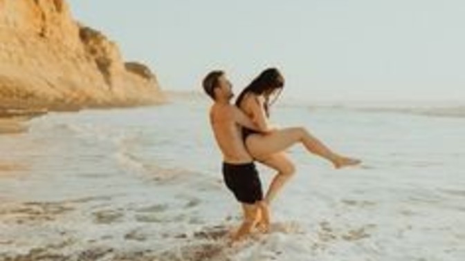 Sevgiliniz karşı cins kankasıyla başbaşa tatile gidebilir mi?