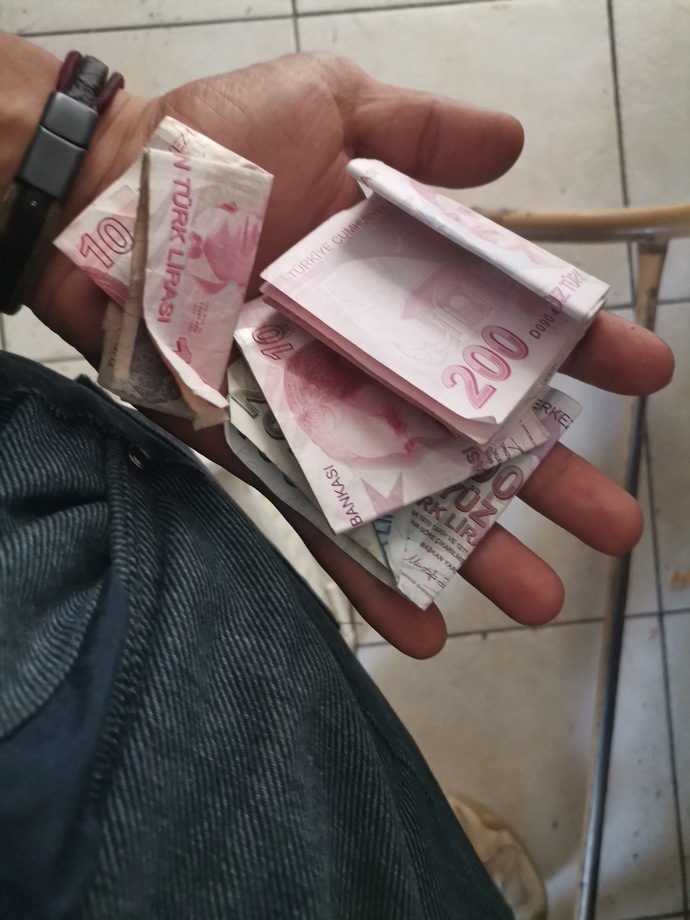 Hangi kuzu düşürdü kim bilir katlamış düşmesin diye para bulduğun olur mu?