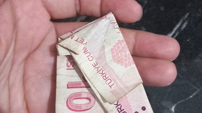 Hangi kuzu düşürdü kim bilir katlamış düşmesin diye para bulduğun olur mu?