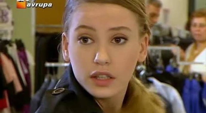 Serenay'ın göğüs arası mesafesi mi, sahte insanlara koyduğunuz mesafe mi daha çok?