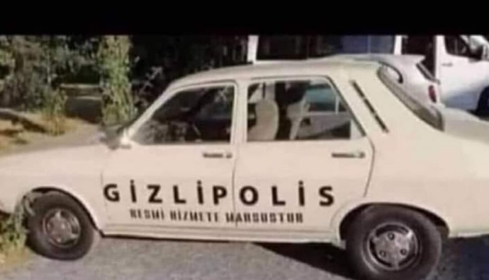 Eskiden her şey ne kadar net, samimiydi gizli polisin bile aracinda gizli polis yazıyordu hangi zaman diliminde yaşamak isterdin?