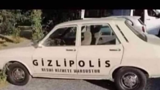 Eskiden her şey ne kadar net, samimiydi gizli polisin bile aracinda gizli polis yazıyordu hangi zaman diliminde yaşamak isterdin?