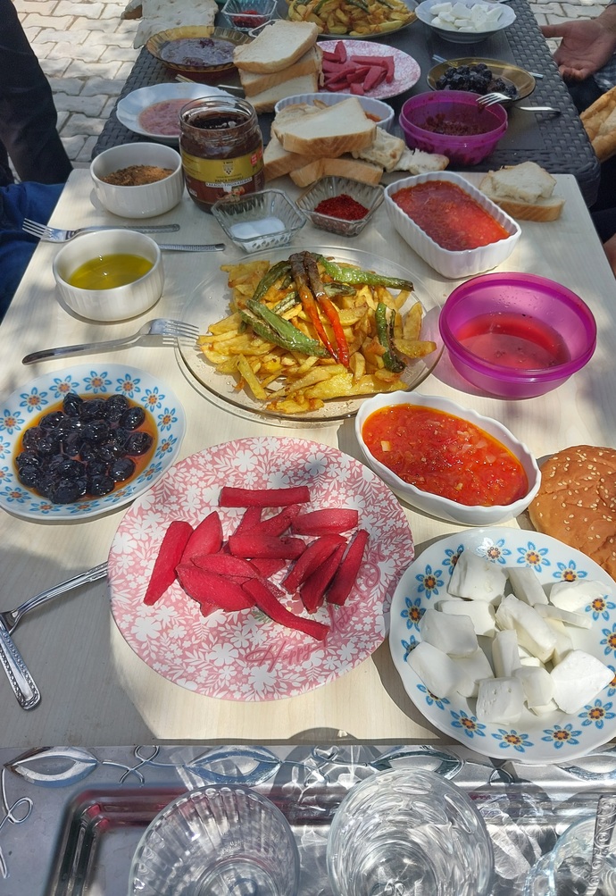 Kahvaltıya çağırsam gelir misin?
