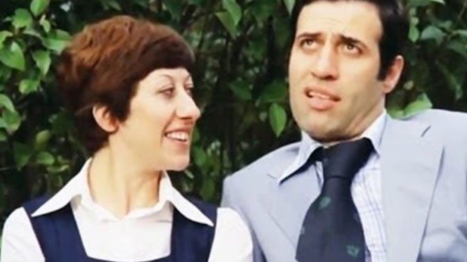 Birinden hoşlandığında belli eder misin, saklar mısın?