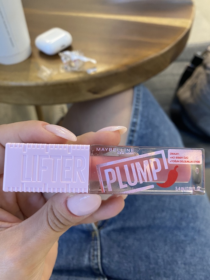 Lip gloss kullanan var mı?