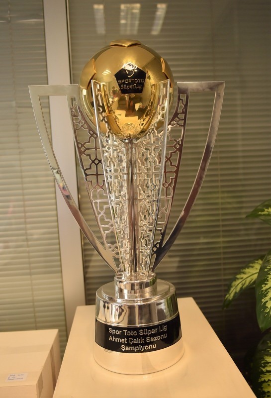 Sizce Bu Sezon Süperligde Galatasaraymı Fenerbahçemi Şampiyon Olur?