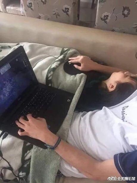 Oyun oynarken eşiniz/sevgiliniz yanınıza gelip uyumak istese kabul eder misiniz?