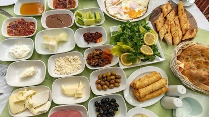 Sizin için kahvaltının vazgeçilmezi yiyeceği nedir?