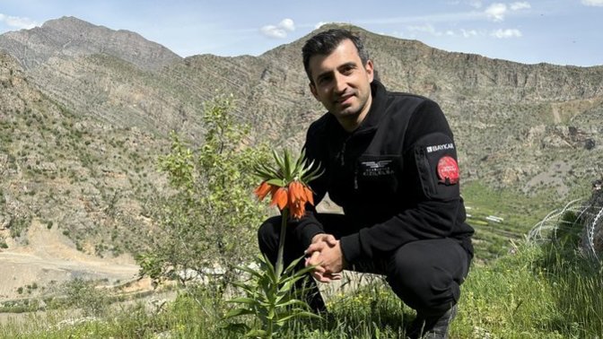 Doğada yürüyüş yaparken bu çiçeği görseniz koparıp eve götürür müsünüz?