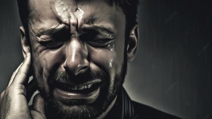 Sokakta birinin yere oturup hıçkıra hıçkıra ağladığını görseniz tepkiniz ne olur?