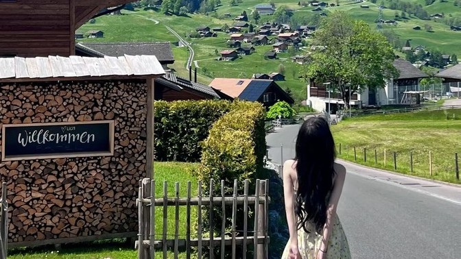 Birdenbire bu ortamı ve yaşamı gerçekten seviyorum. Sevdin mi?