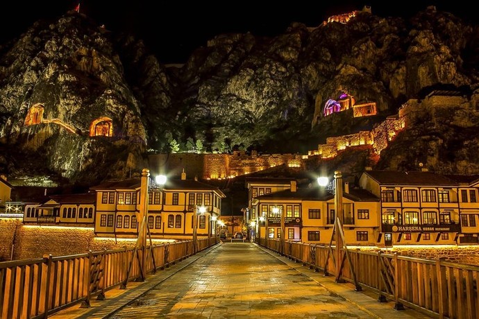 Seçim yapma şansın olsaydı büyük bir şehirde mi yoksa küçük daha sakin bir şehirde mi yaşamak isterdiniz?