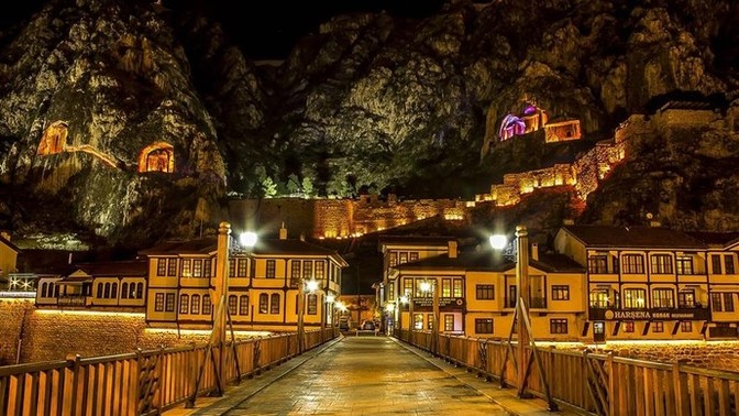 Seçim yapma şansın olsaydı büyük bir şehirde mi yoksa küçük daha sakin bir şehirde mi yaşamak isterdiniz?