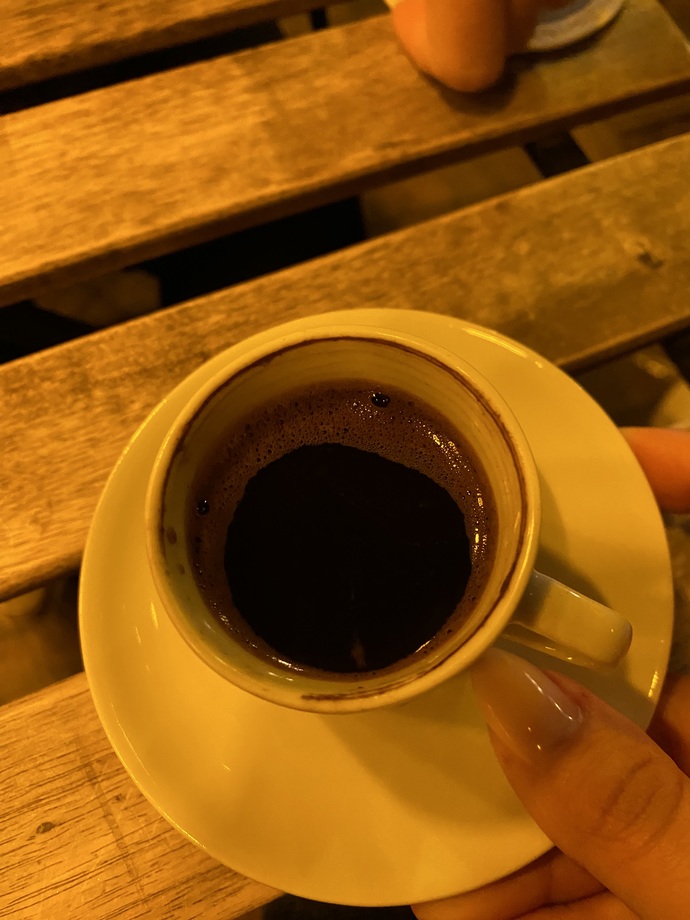 Kim akşam kahvesini içti?
