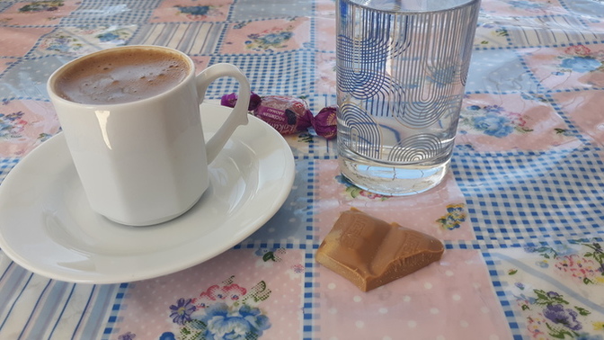 Öğlen kahveleri içiliyor mu?