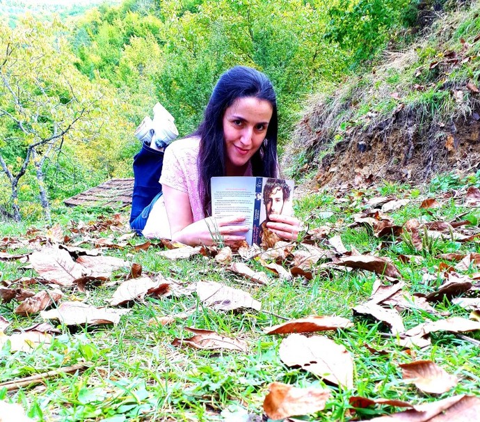 Kitap okumak için maviyi mi tercih edersin yeşili mi?