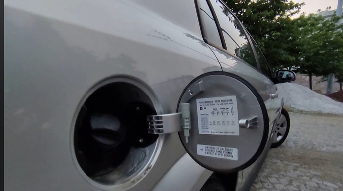 Arabanızın Yakıt Deposu Kaç Litre?