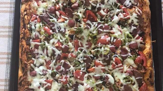 Bugün eşime ve çocuklarıma pizza yapayım dedim, sizce güzel olmuş mu?