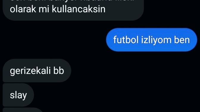 Bu kızlara nolmuş hangi dili kullanıyorlar?