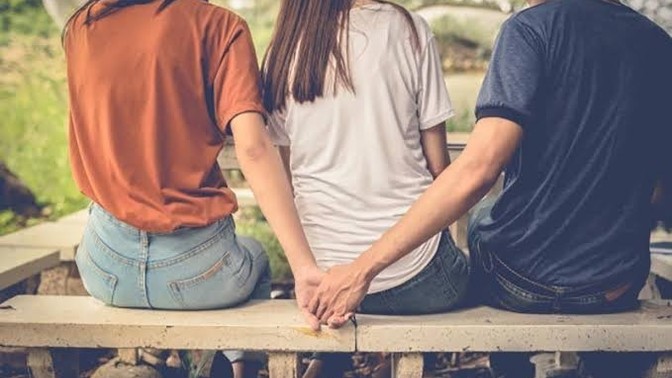 Sevgilinizin Karşı cinsten Arkadaşı olabilir mi?
