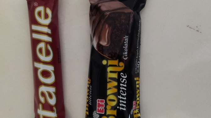 Size bu çikolatalardan ikram eder miyim söyleyeyim mi?