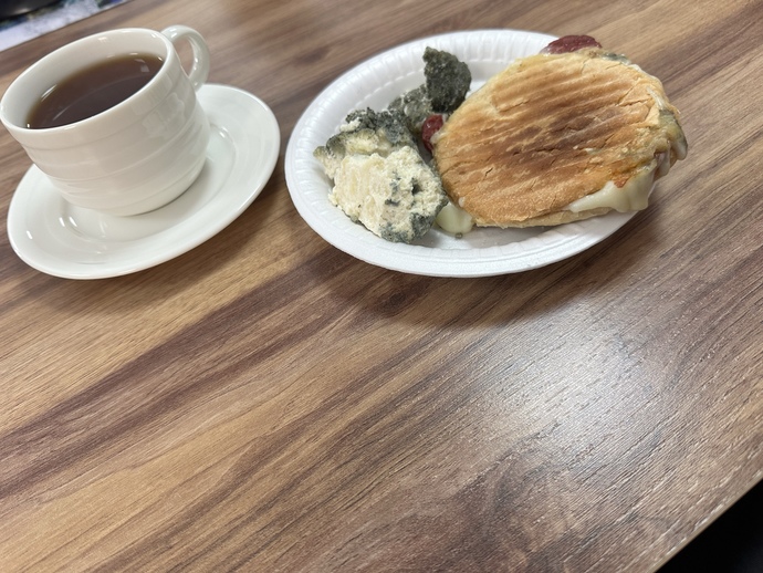 Bugün kahvaltıda sadece tost var, nasıl?