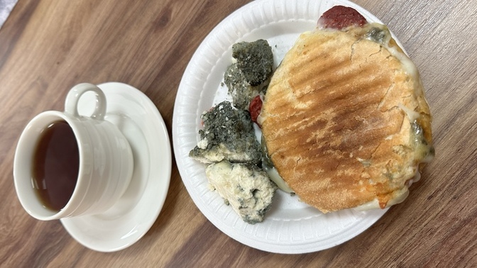 Bugün kahvaltıda sadece tost var, nasıl?