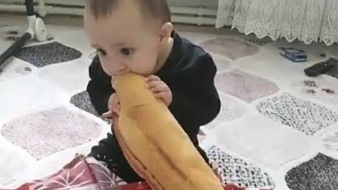 Ekmeğin sert kısımlarını yiyen bir tek ben miyim?
