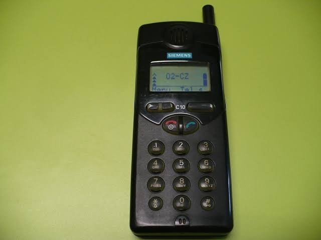 İlk cep telefonunuzu kaç yaşında aldınız?
