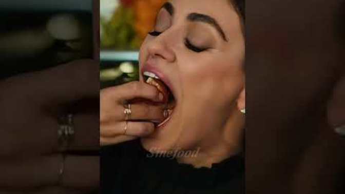 Başkalarının yanında kendin gibi mi davranırsın? Yoksa onların seni görmek istediği gibi mi?