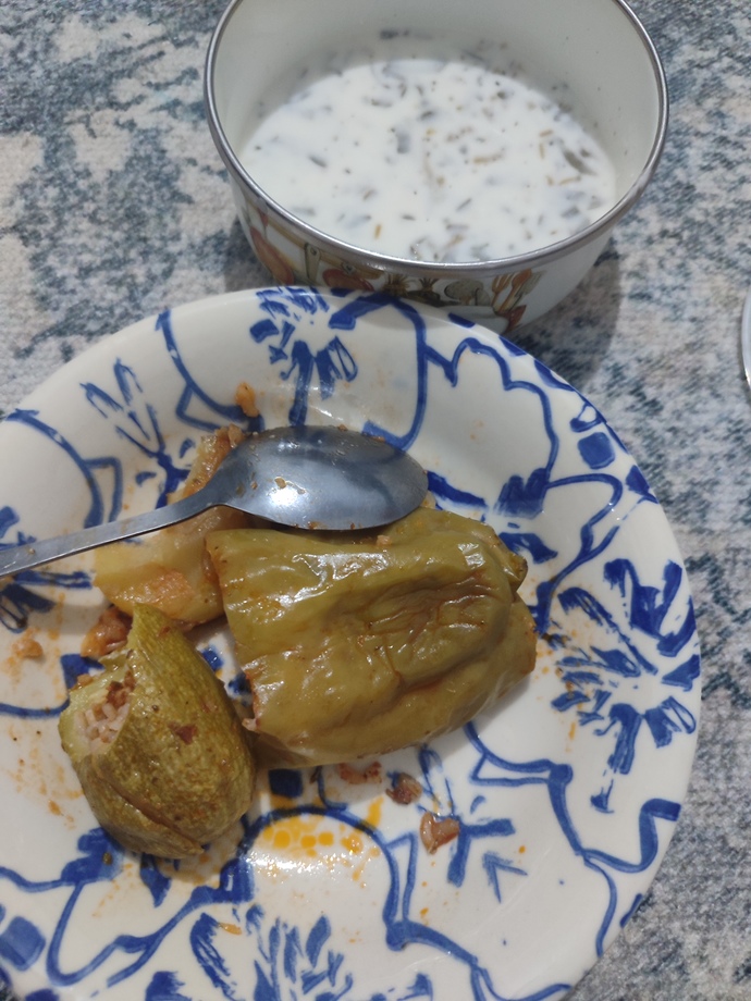 Ben acıktım tıkınıyorum siz napıyorsunuz?