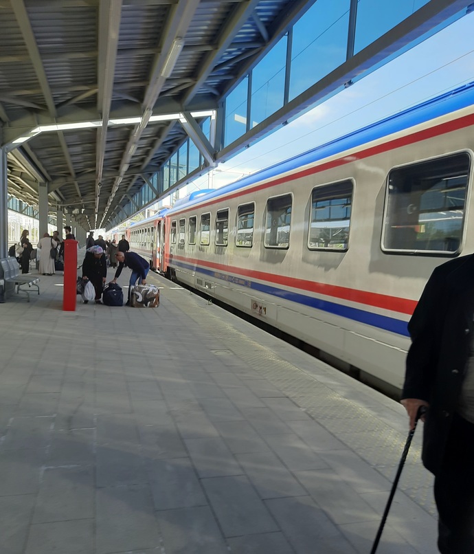 Tren bı başka