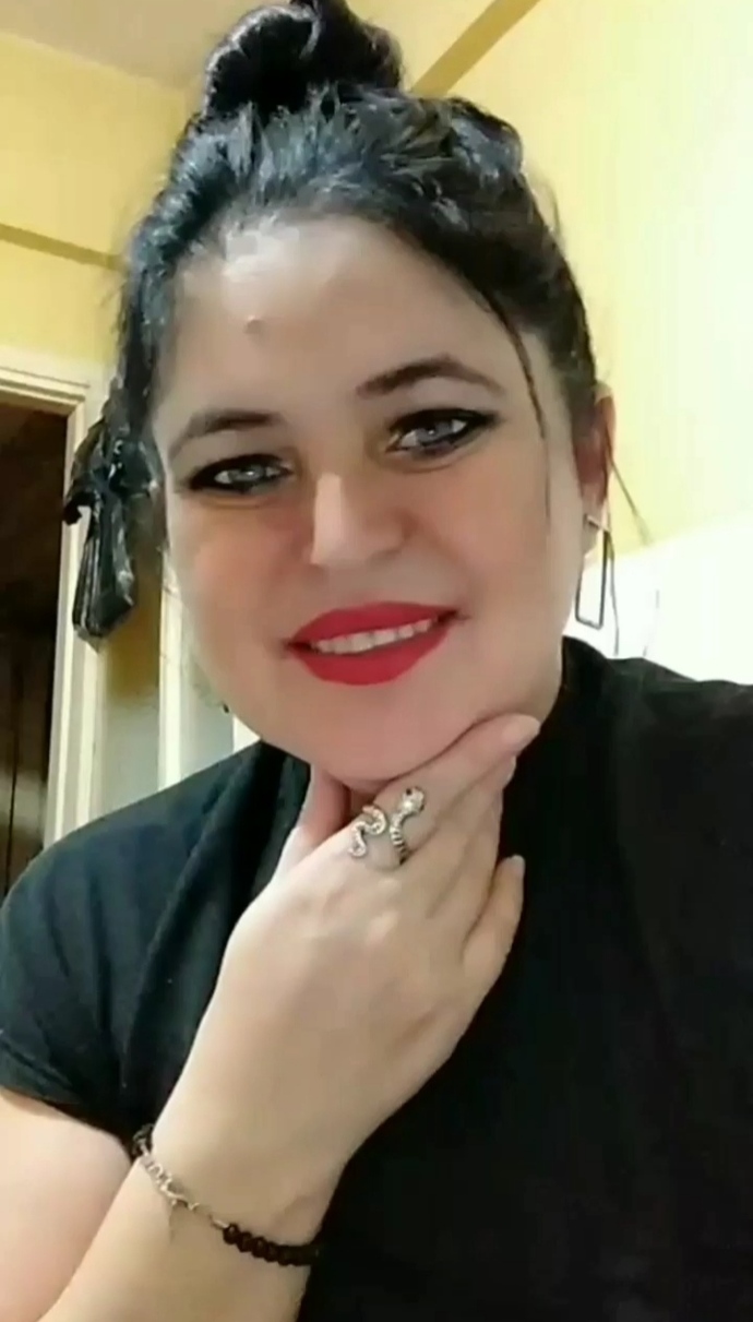 Dün akşam kendime cadı konsepti makyajı yaptım , sizce benden cadı olur mu ?