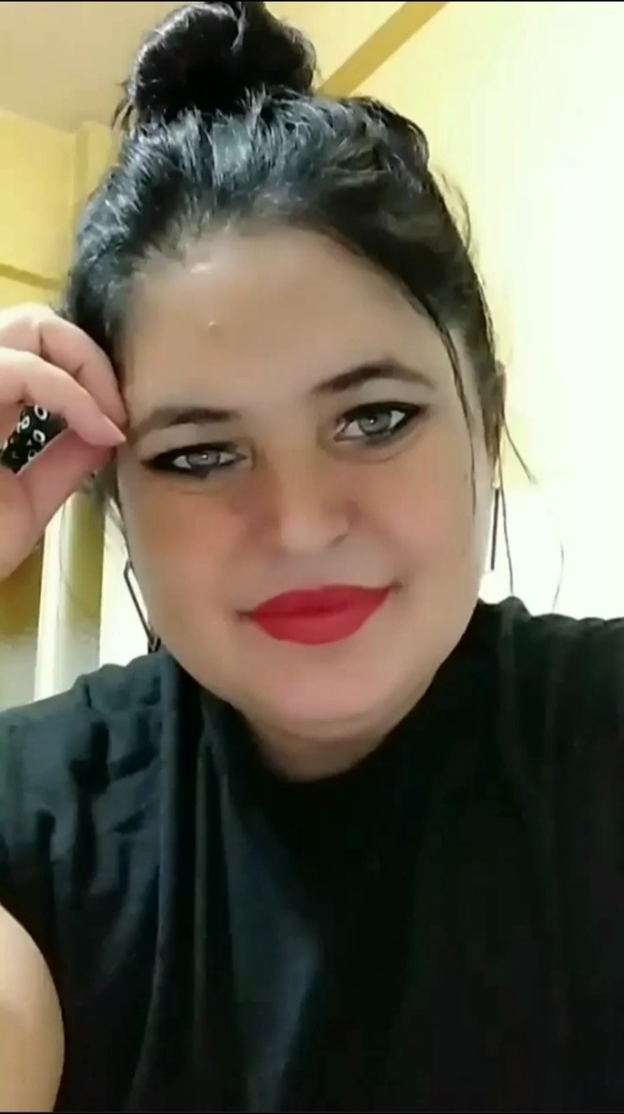 Dün akşam kendime cadı konsepti makyajı yaptım , sizce benden cadı olur mu ?